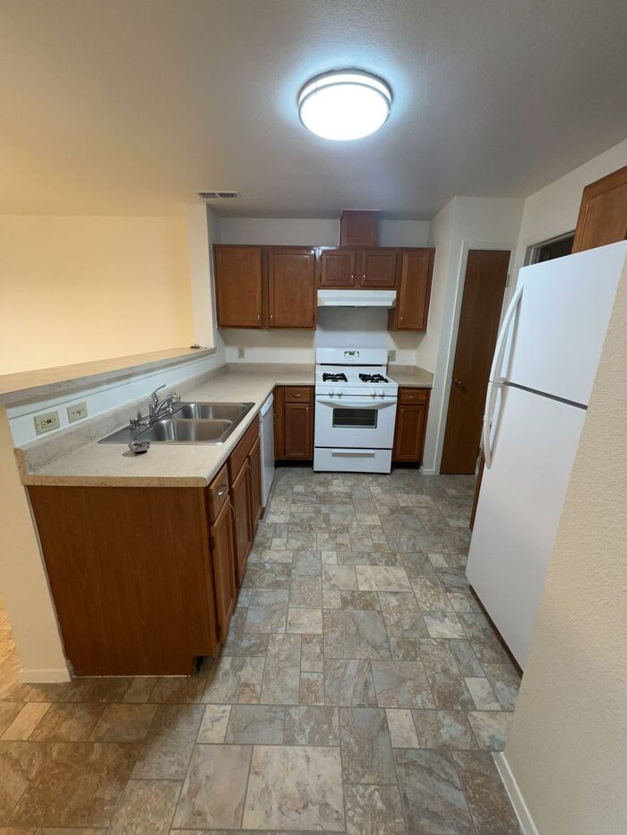1121 Dakota Drive – photo 4