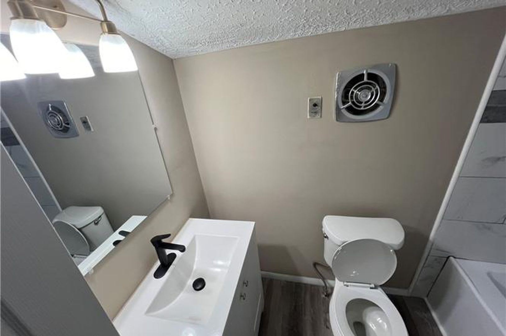 Spacious Cleveland Home for Rent – Great Neighborhood! – photo 2