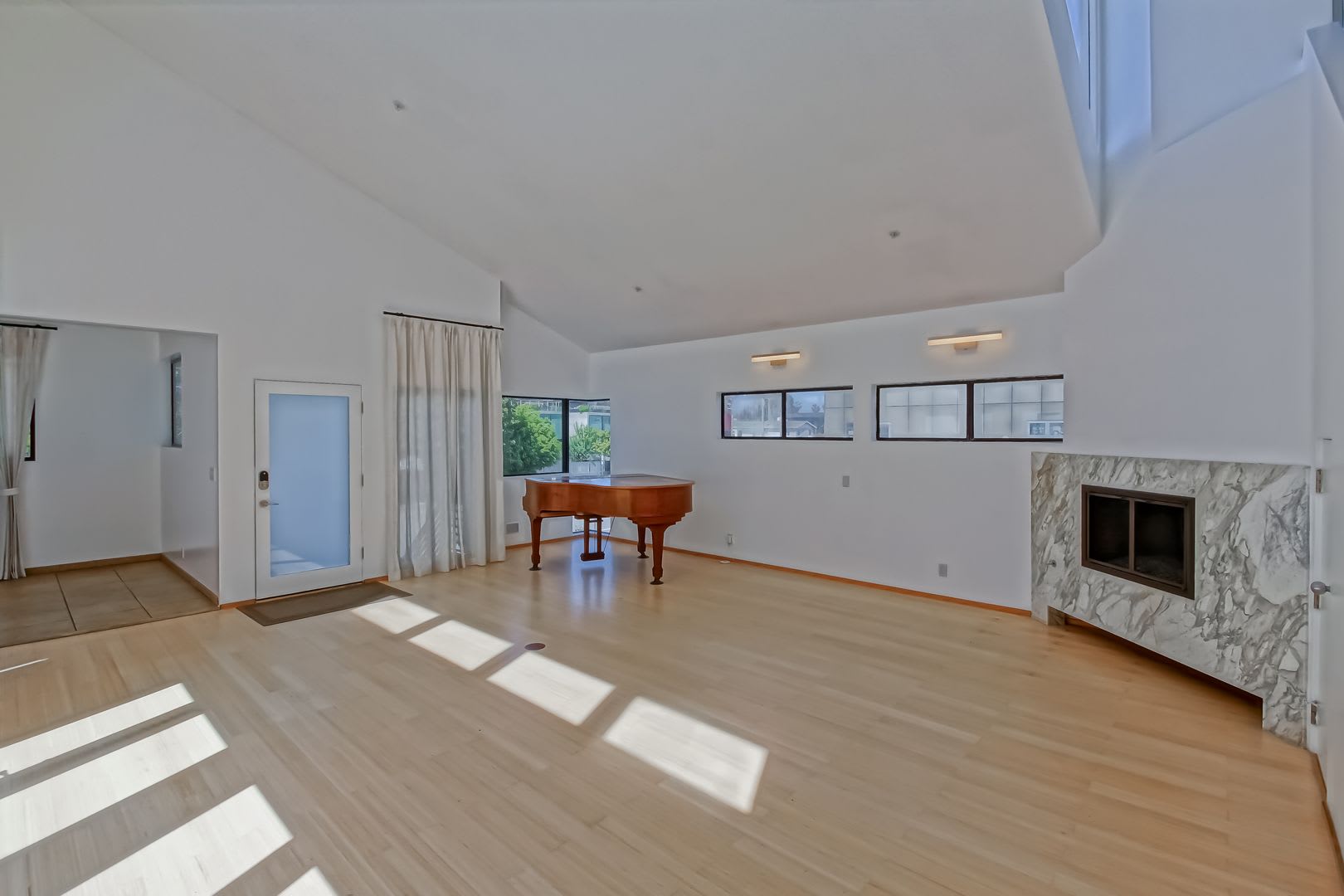 Modern Bright Top Floor 4Br3Ba House Like Apartment W Open Floor Plan 3 Decks For Indoor Outdoor Living 2 Car Garage Just Blocks To Abbot Kinney Park Mins To Canals Beach – photo 5