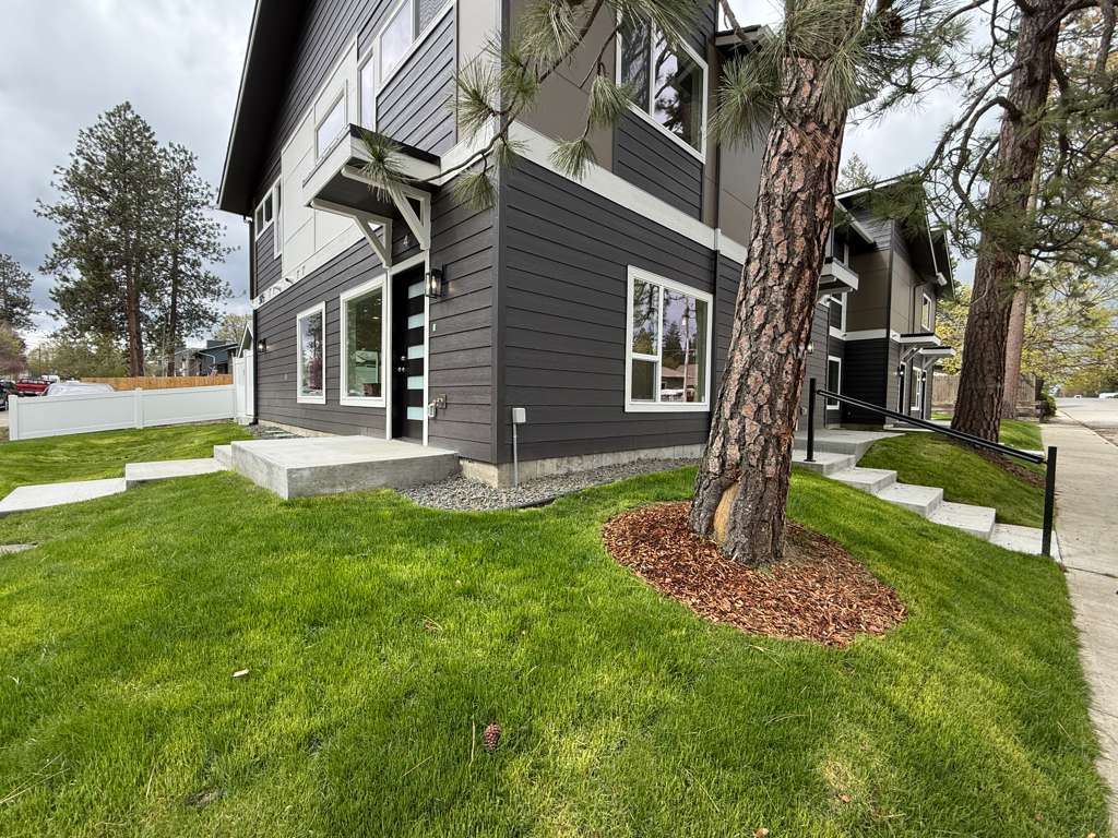 3925 East 32nd Avenue – photo 2