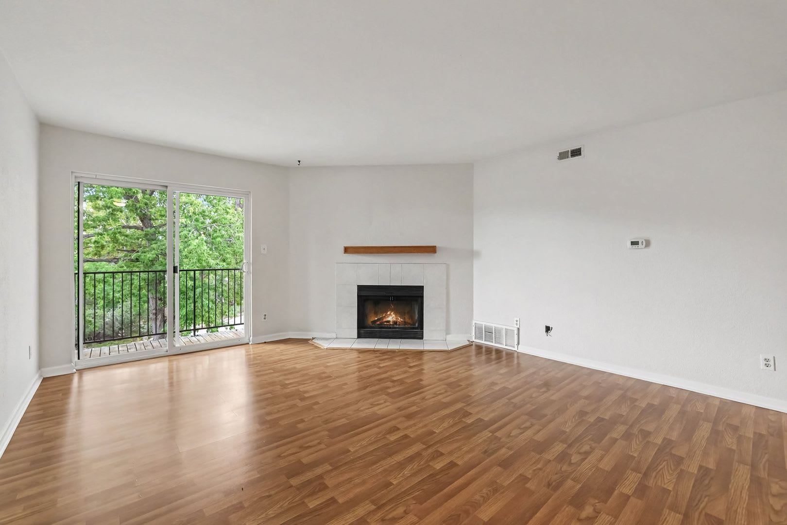 Spacious 2BR/2BA Condo with In-Unit Laundry & Central A/C – photo 4