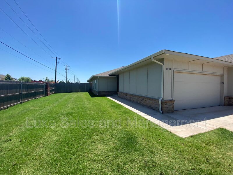 8000 NW 110th Dr – photo 2