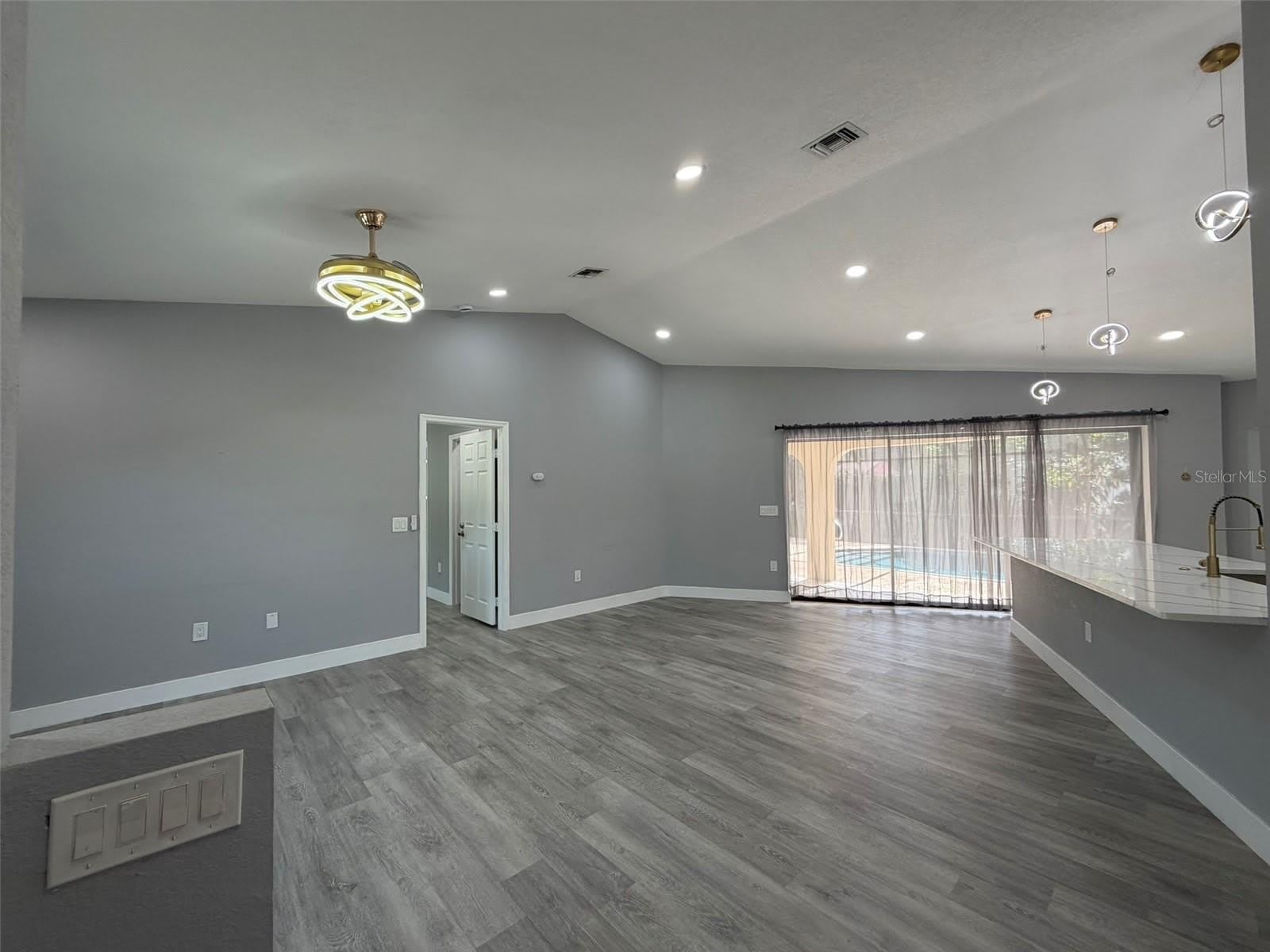 323 AURORA Street – photo 4