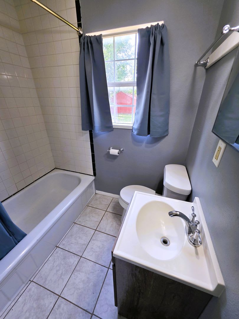 Charming 3-Bedroom Del City Home with a Spacious Backyard – photo 4