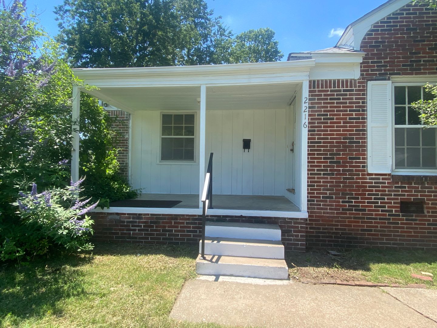 Beautiful two bedroom, one bath home in desirable Florence Park South. – photo 2
