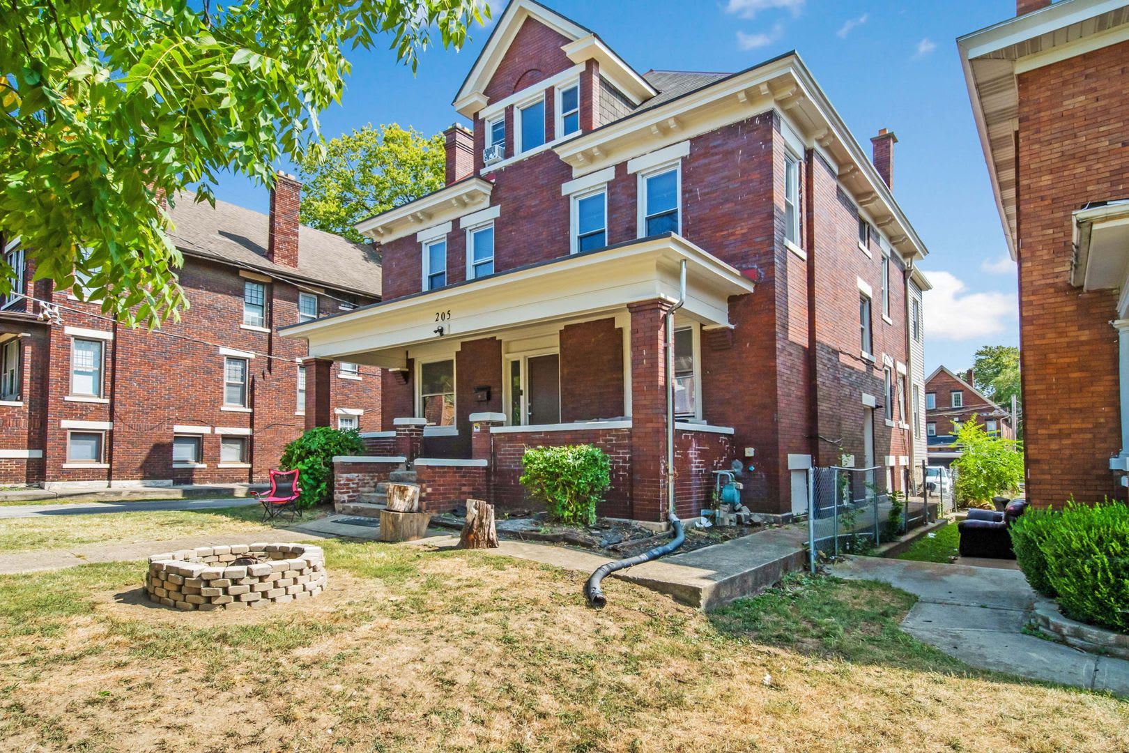 Massive Newly Renovated 11-Bedroom House on E. 14th – Prime Campus Location! – photo 3