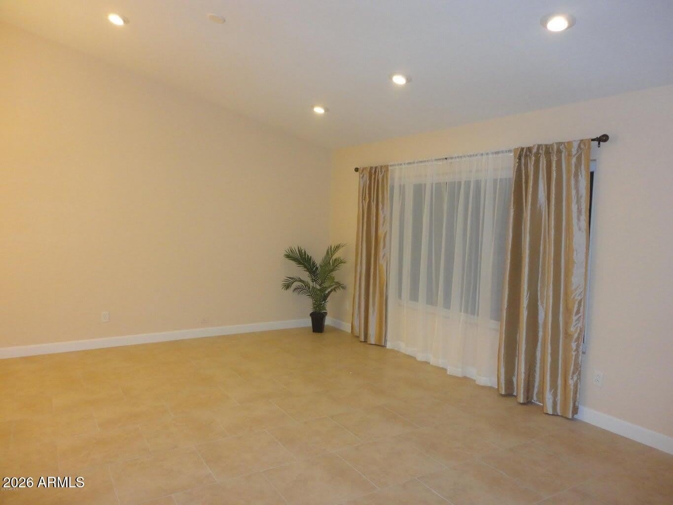 2706 E SYLVIA Street – photo 4