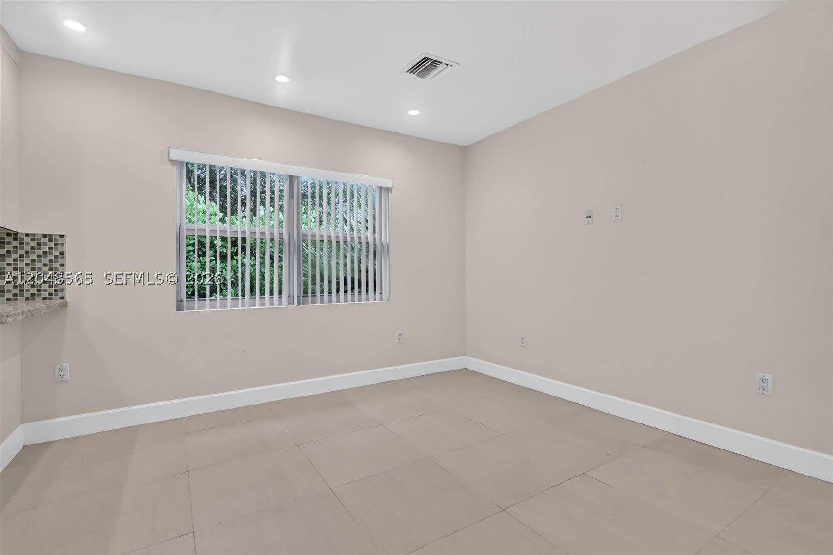 12800 NE 11th Ave – photo 2