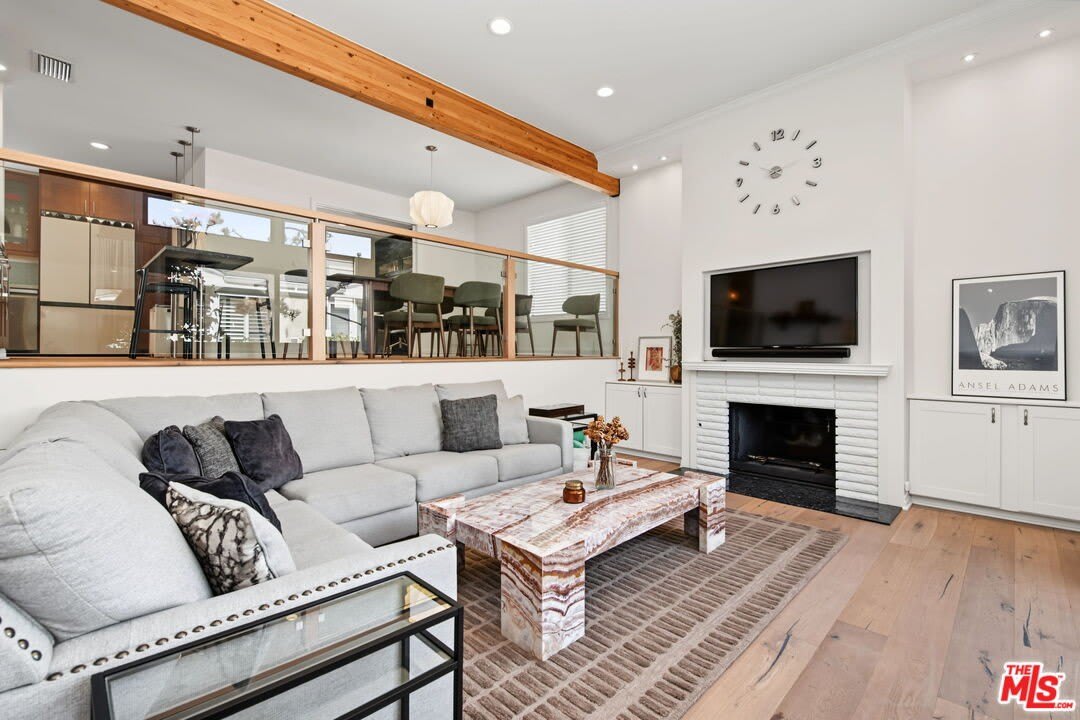 954 20Th St – photo 1
