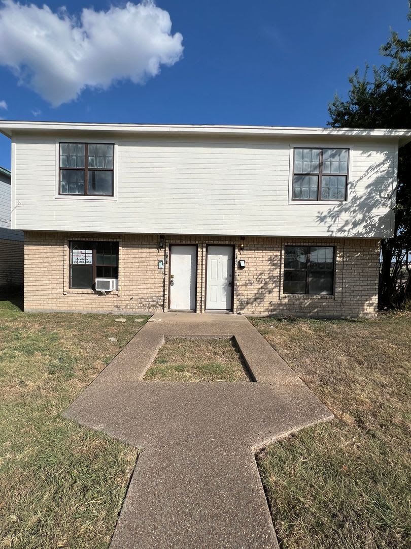 2 Bed/ 1.5 Bath Townhouse – photo 1