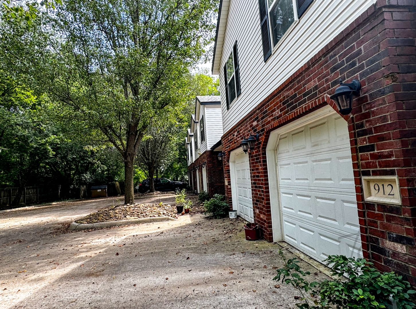 2 Bedroom, 2.5 Bathroom Condo near Downtown Fayetteville – photo 2