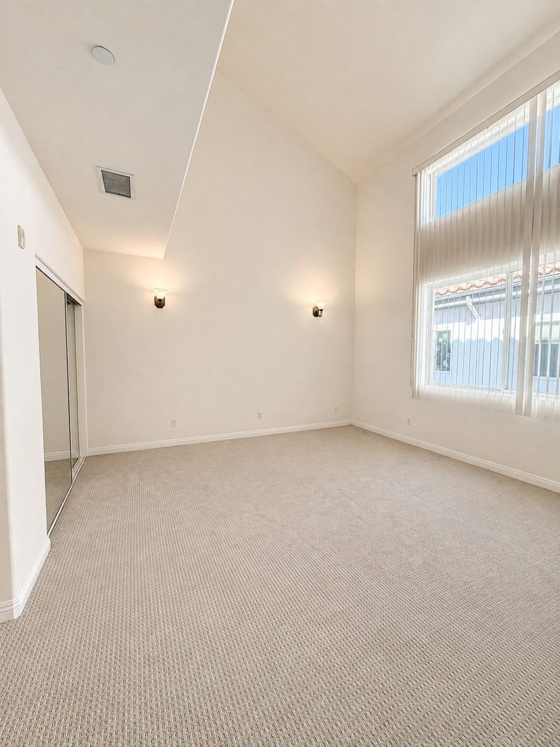 Large 3-bedroom 2.5 bath Condo style living in the heart of Sherman Oaks – photo 4
