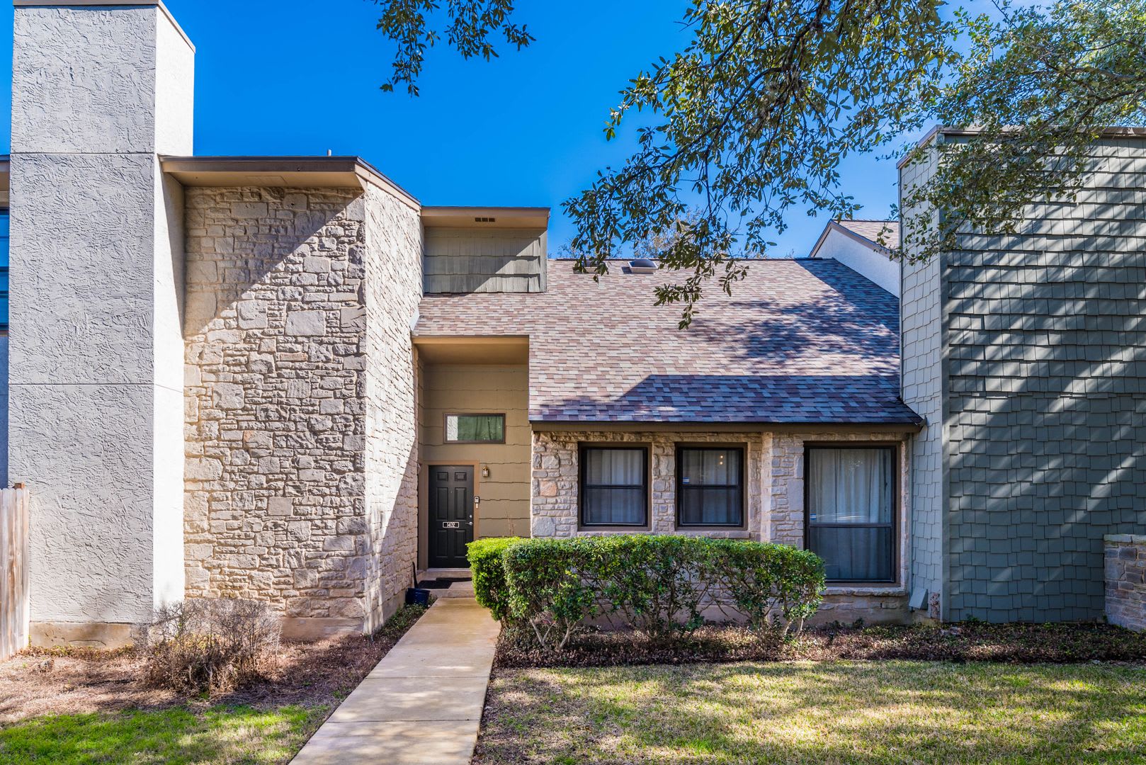 UPDATED 1-BEDROOM AT CAPISTRANO CONDOMINIUMS – photo 1