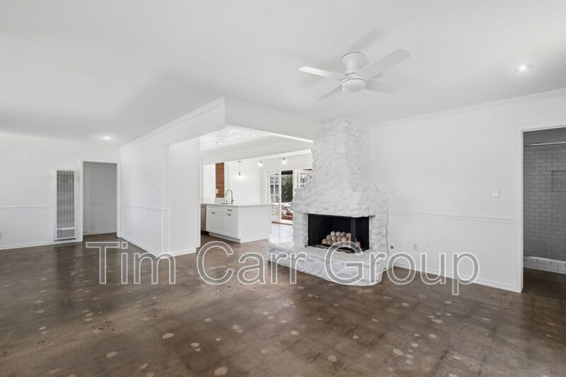 241 E 21st Street – photo 3
