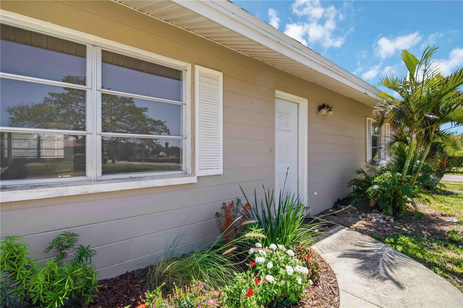 304 LANTANA Avenue – photo 3