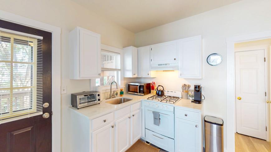 24 Hews St – photo 3