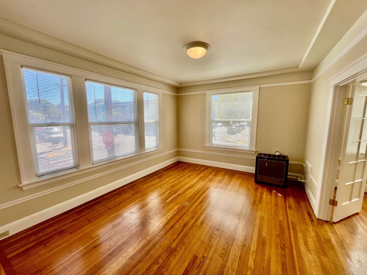 Spacious Inner Richmond 1BR with Private Garage + Storage Included!!! – photo 1