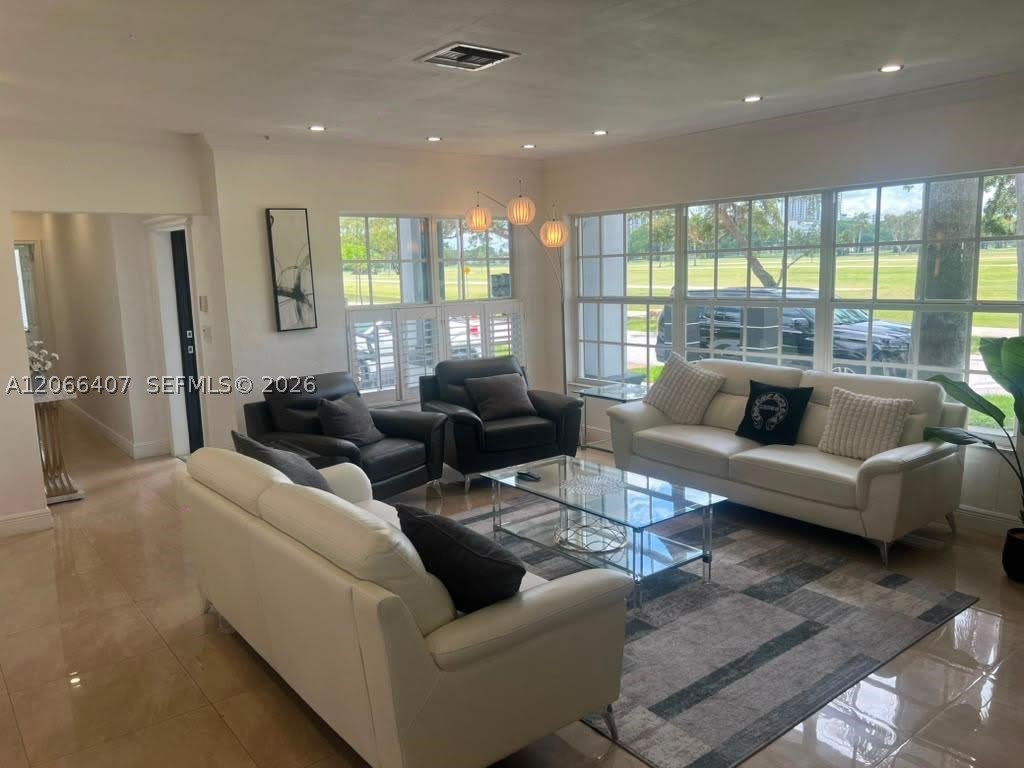 701 N 14Th Ave – photo 5