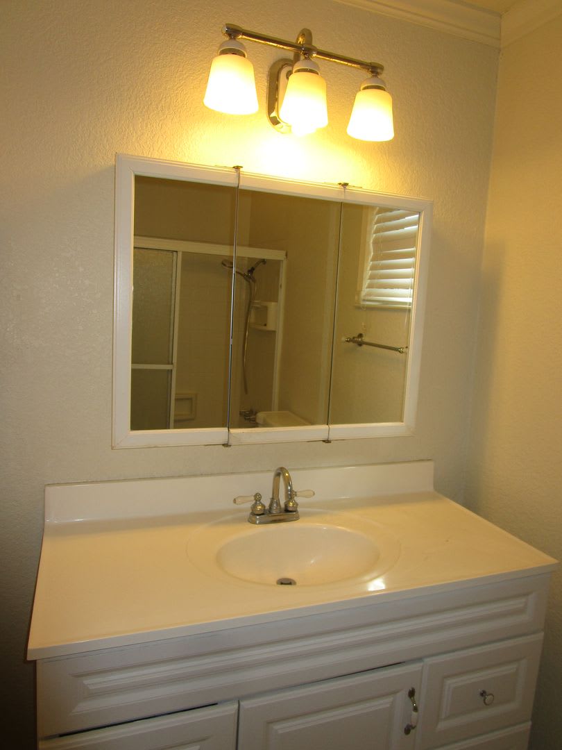 MOVE IN SPECIAL!!! Parkway Gardens Condos – photo 4