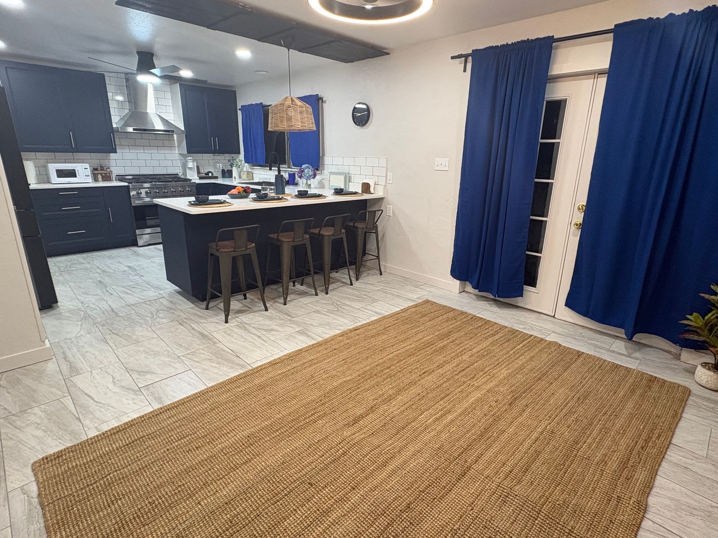 Gorgeous Remodeled 4 Bedroom Home – photo 5