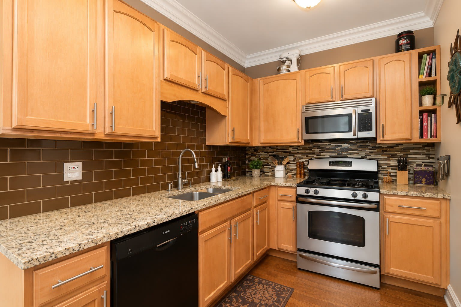 751 W BROMPTON Avenue – photo 2