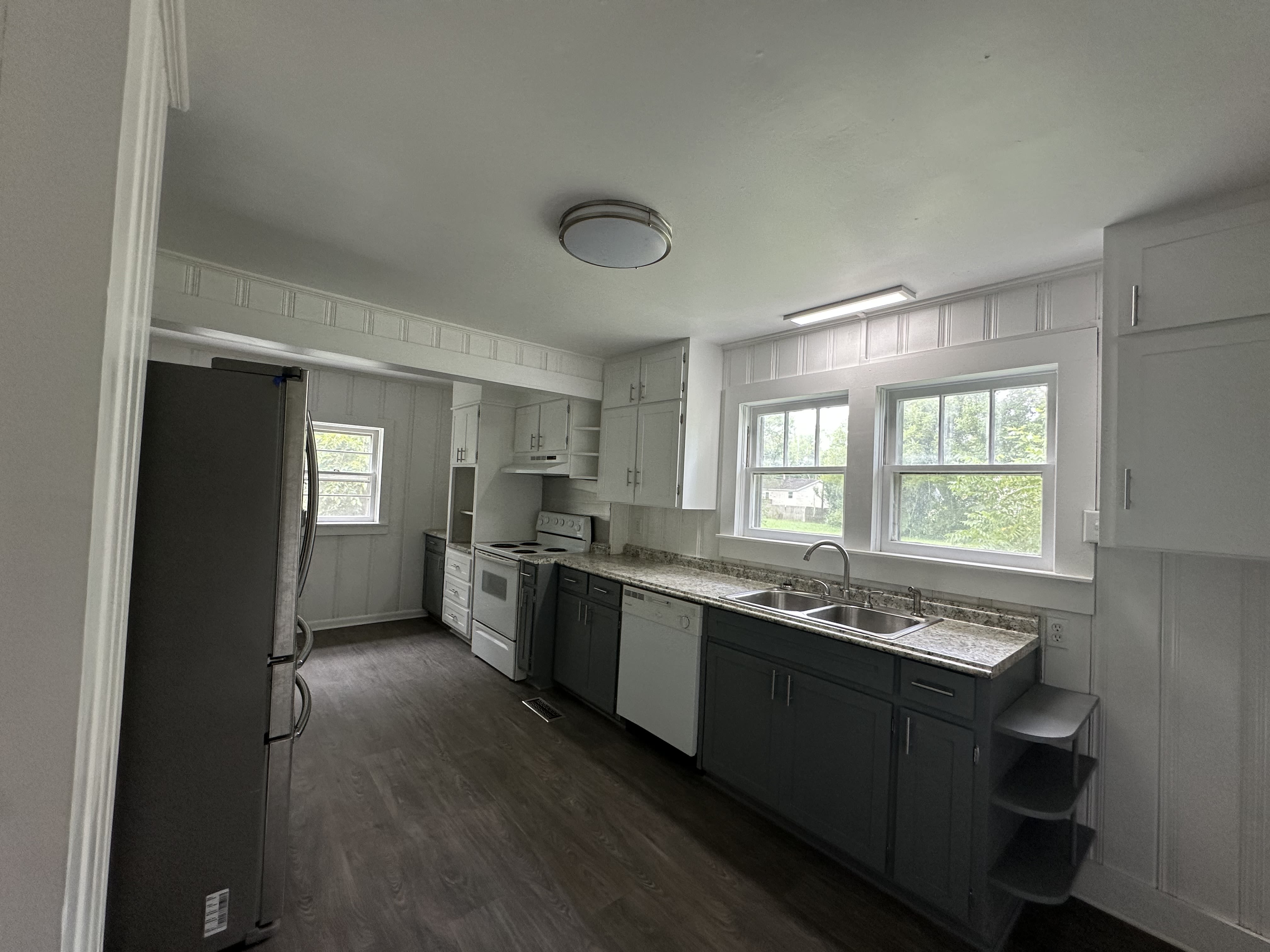 601 W Main St – photo 2