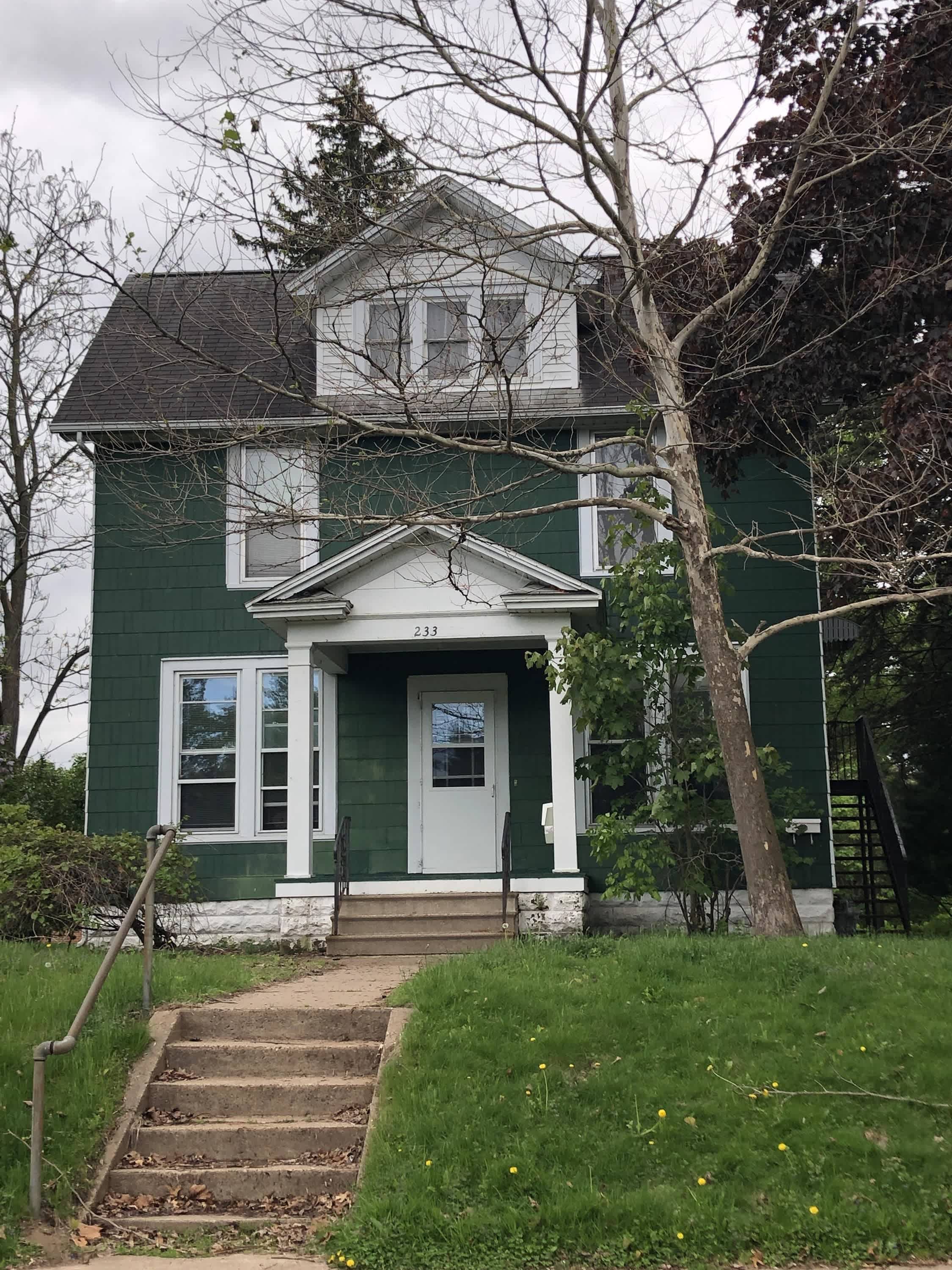 233 1/2 Broadway St – photo 1