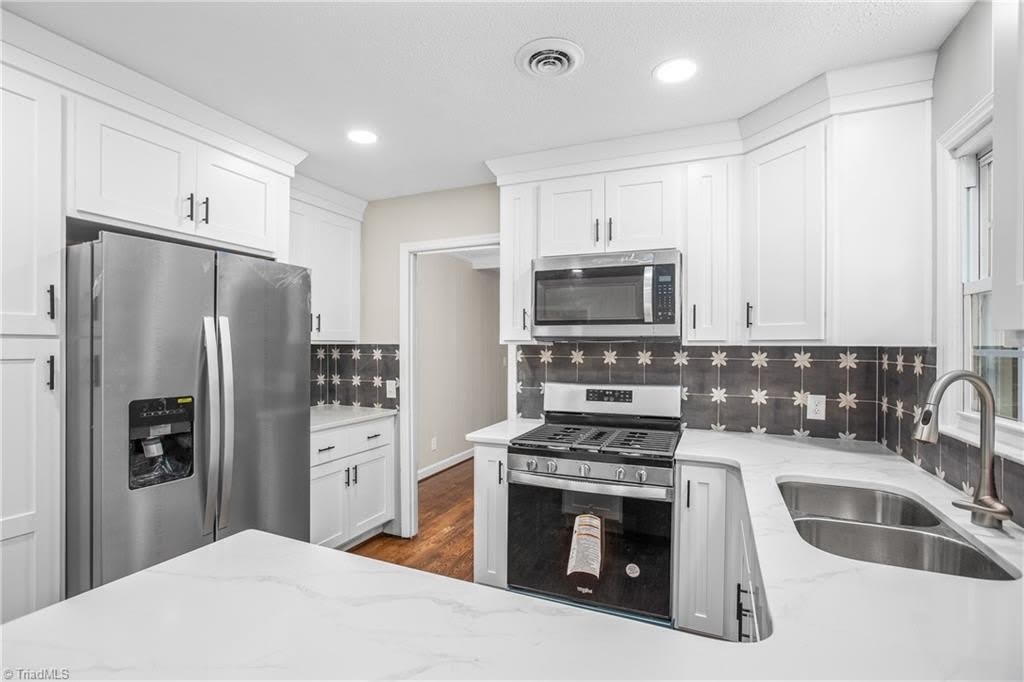 701 N Peace Haven Road – photo 3
