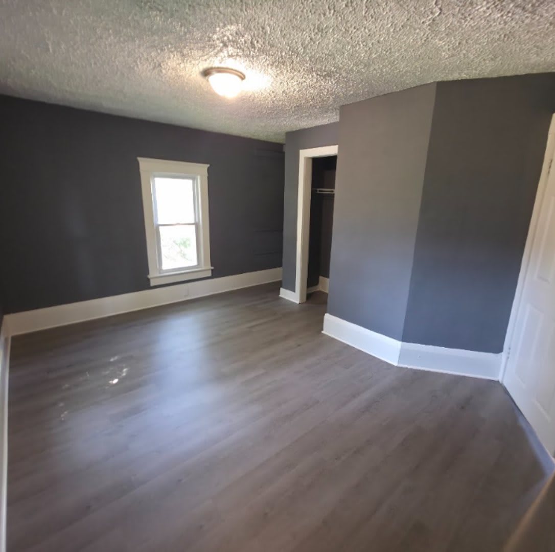 Single Family Home 3 Beds 1 5 Bath Available Now – photo 5