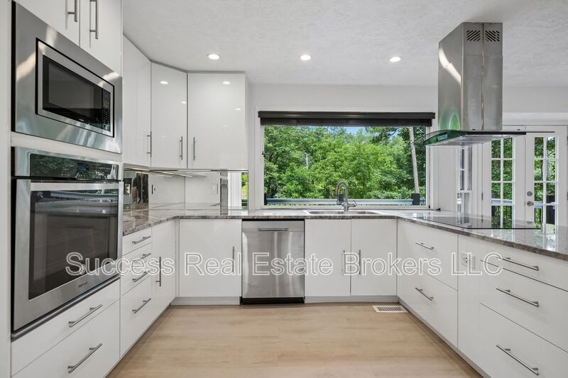 5132 Willow Point Pkwy – photo 2