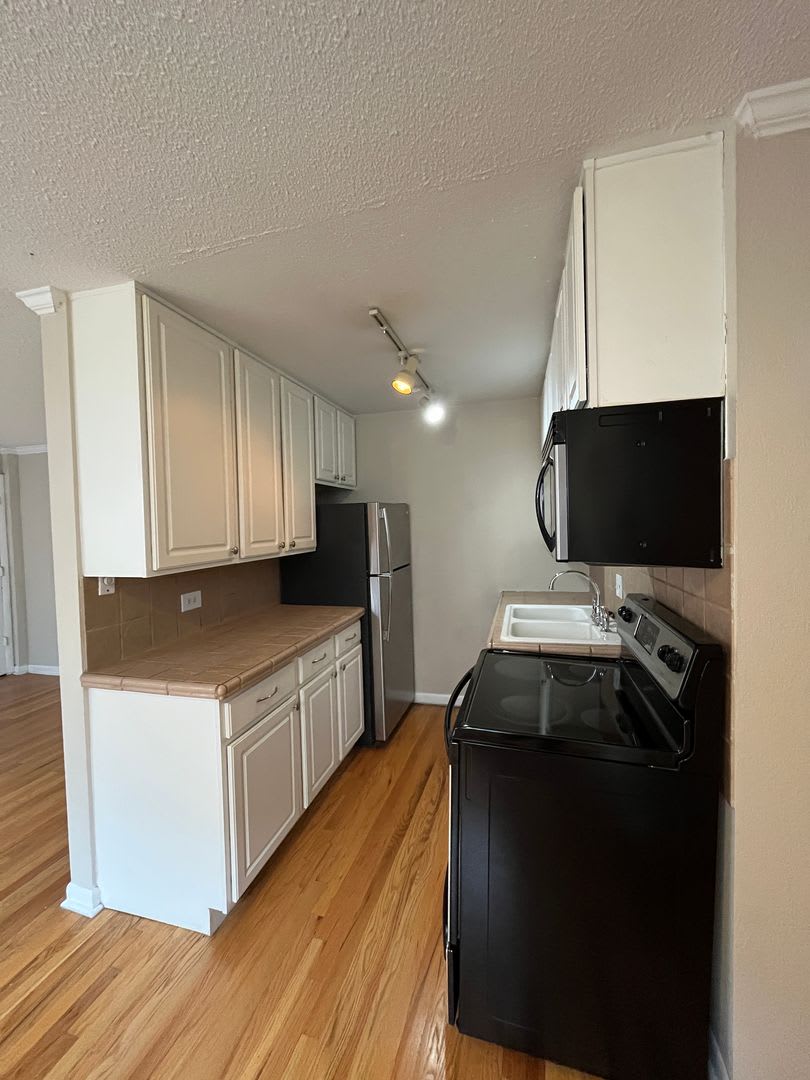 1 bedroom condo in Denver – photo 4