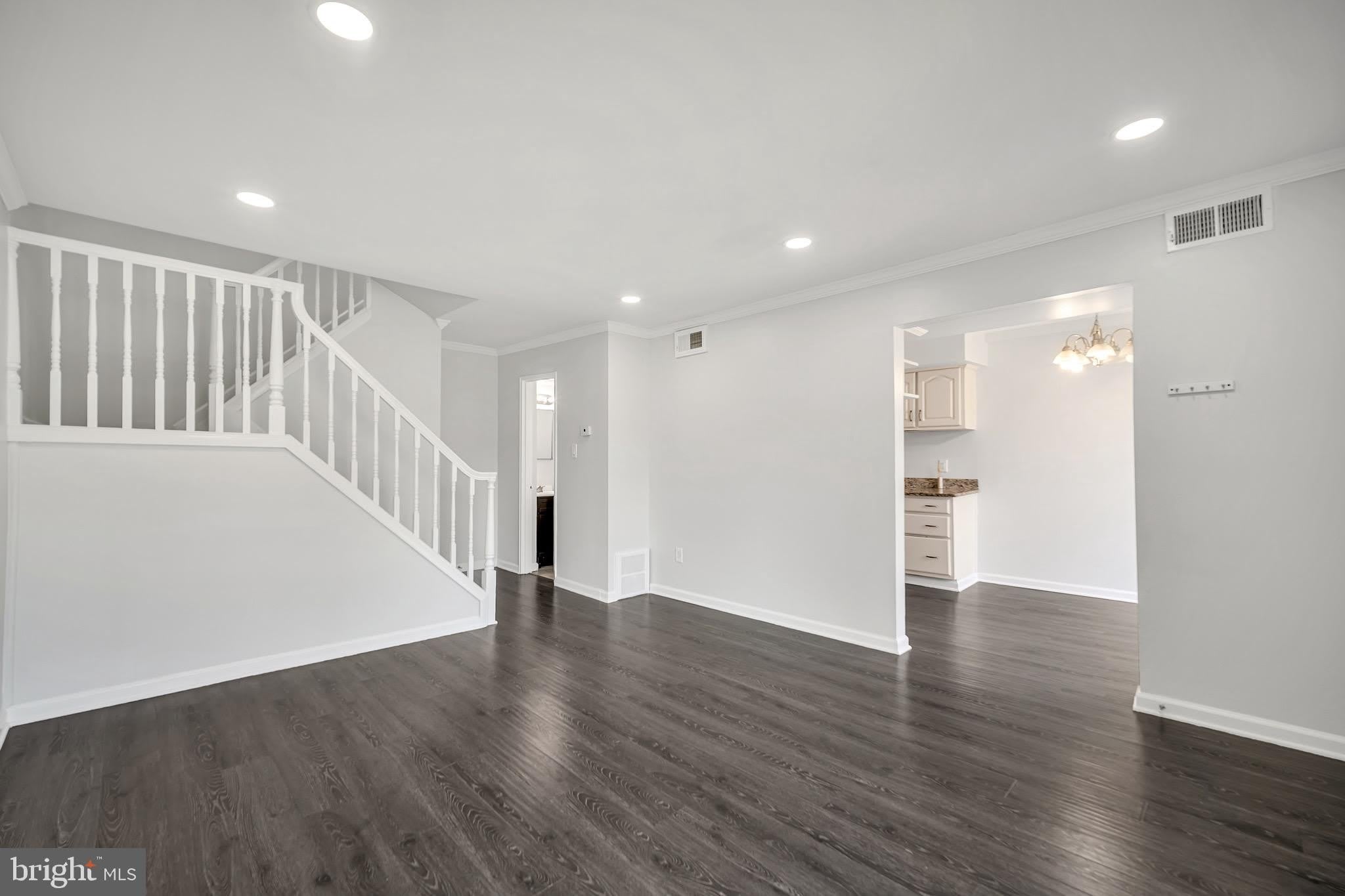 107 LEXINGTON Court – photo 3