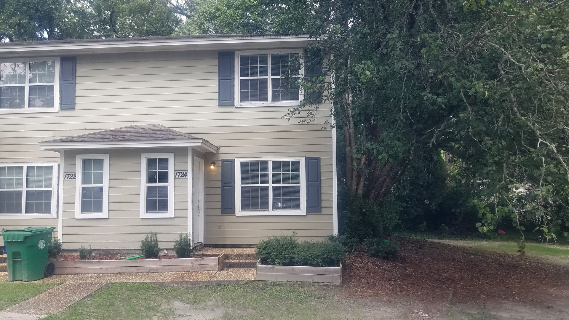 2 bedroom/1.5 bathroom Townhome – photo 2