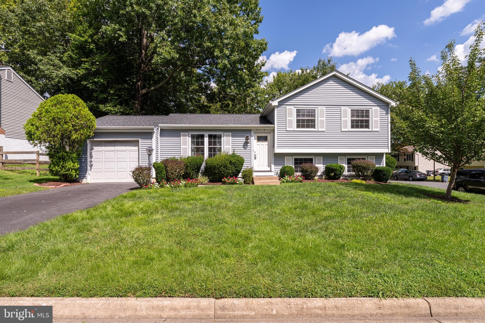 5719 OAK APPLE Court – photo 2
