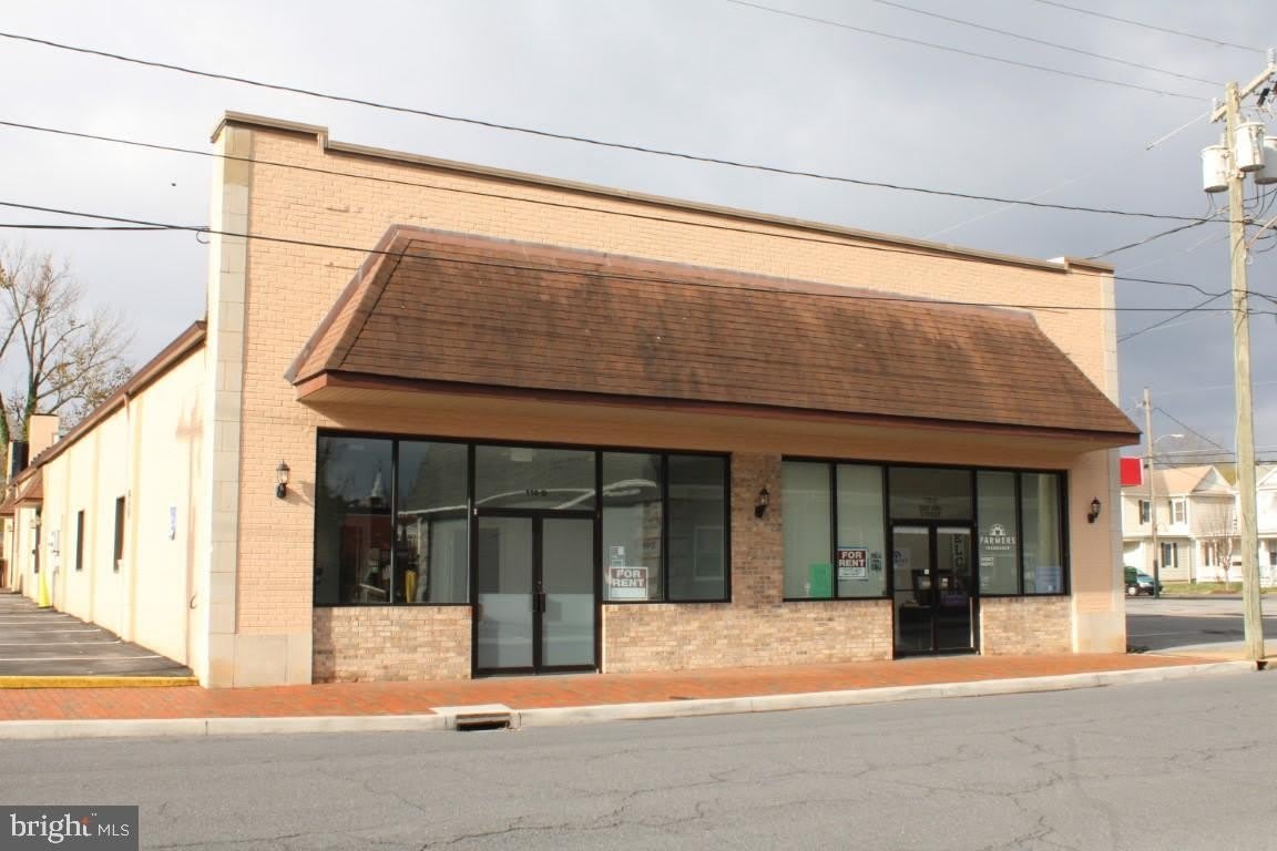 110 E HIGH Street – photo 3