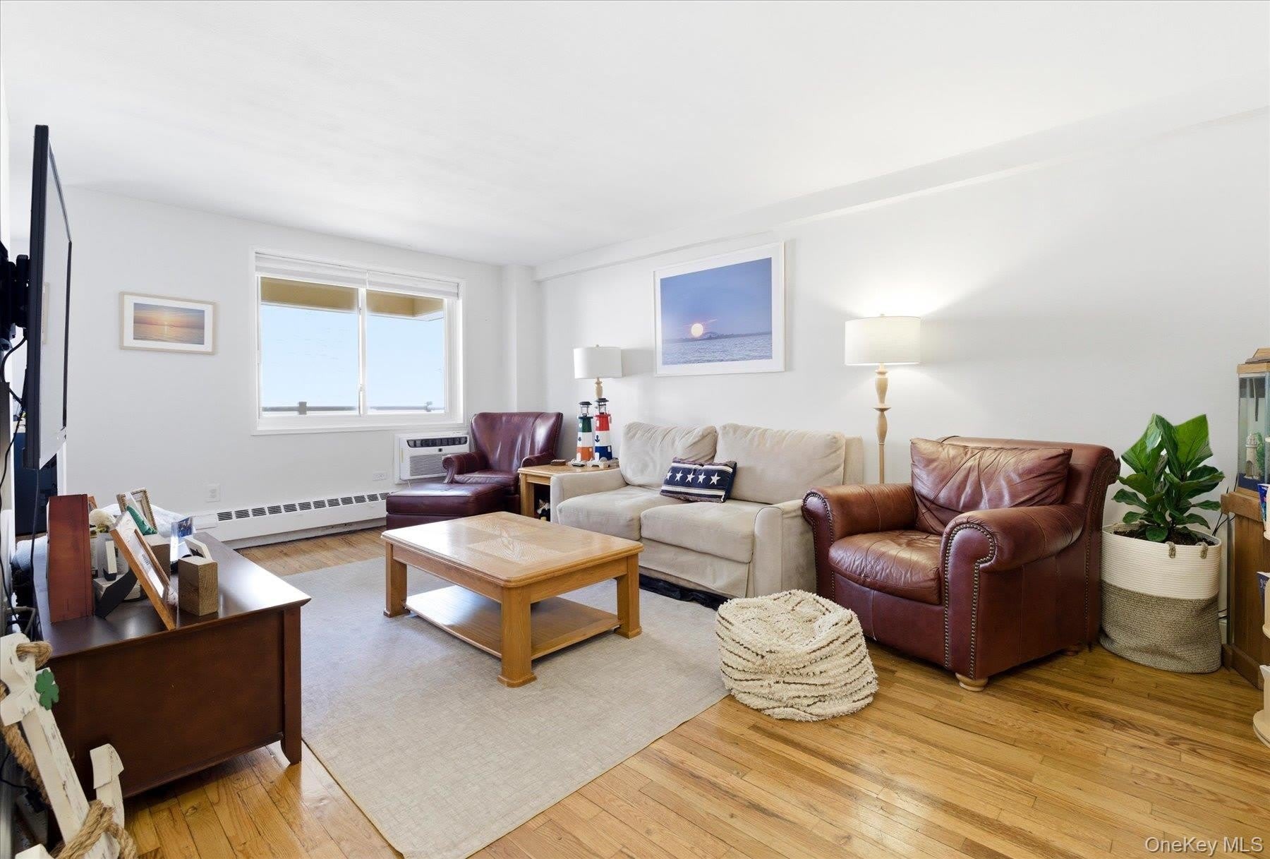 370 West Broadway – photo 5