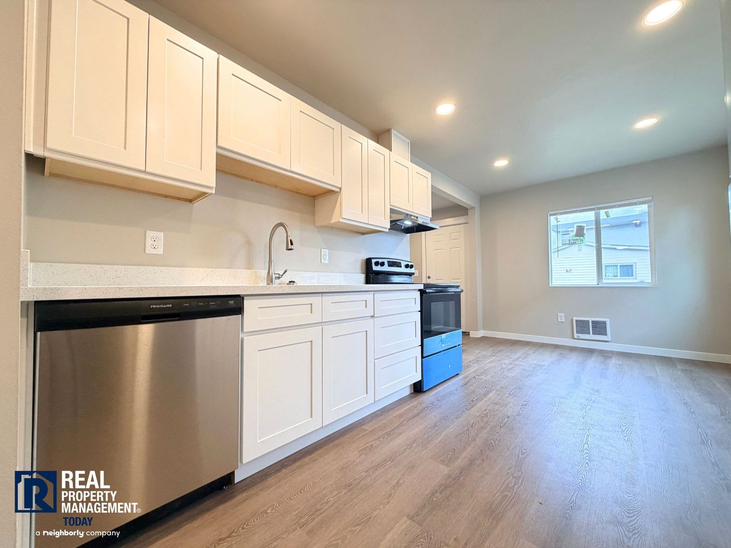 Move In Special Completely Renovated 2 Bedroom Home Near Plu New Kitchen Stainless Appliances – photo 3