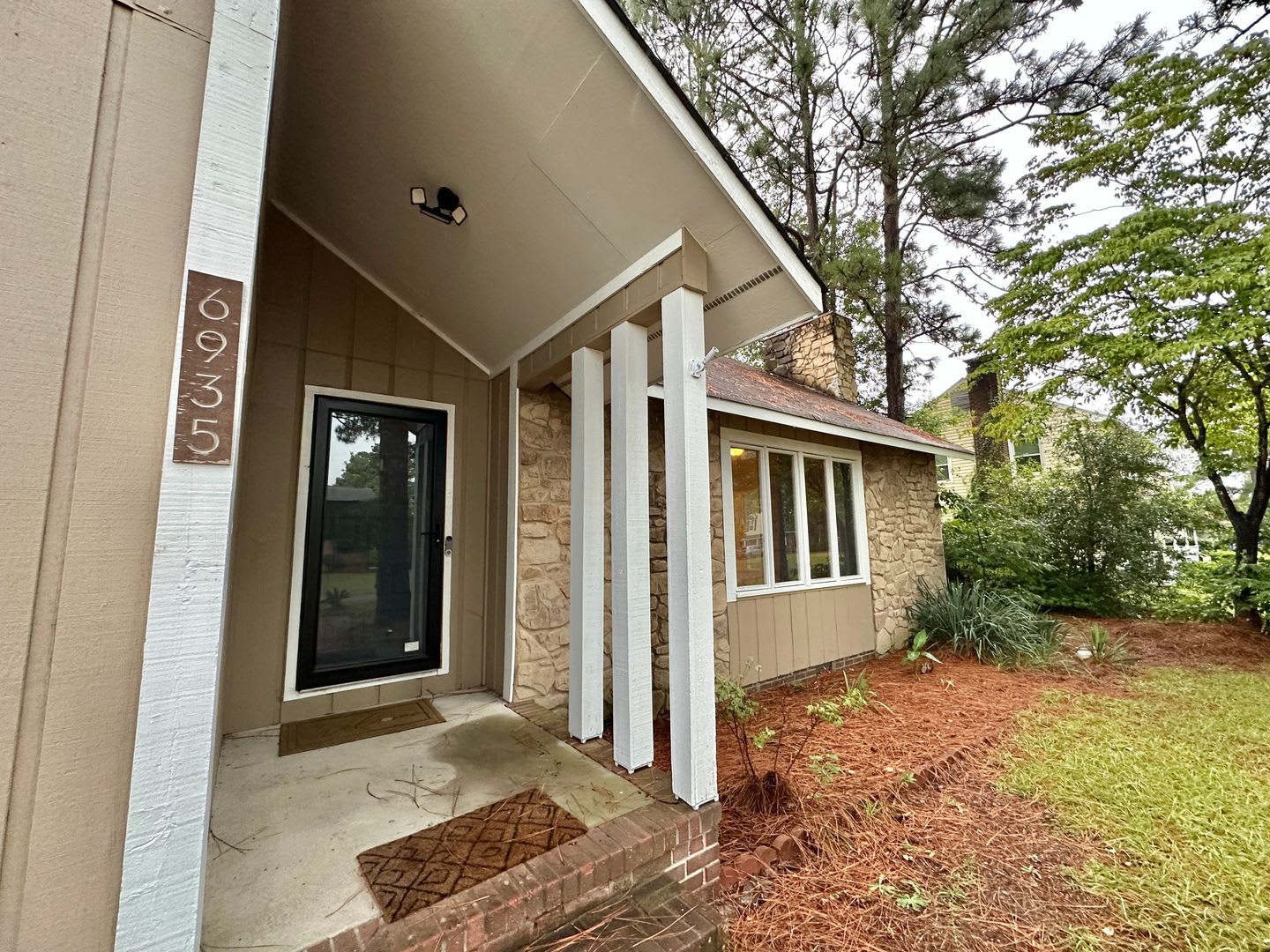 **SEPTEMBER RENT FREE!!** AVAILABLE NOW – photo 2