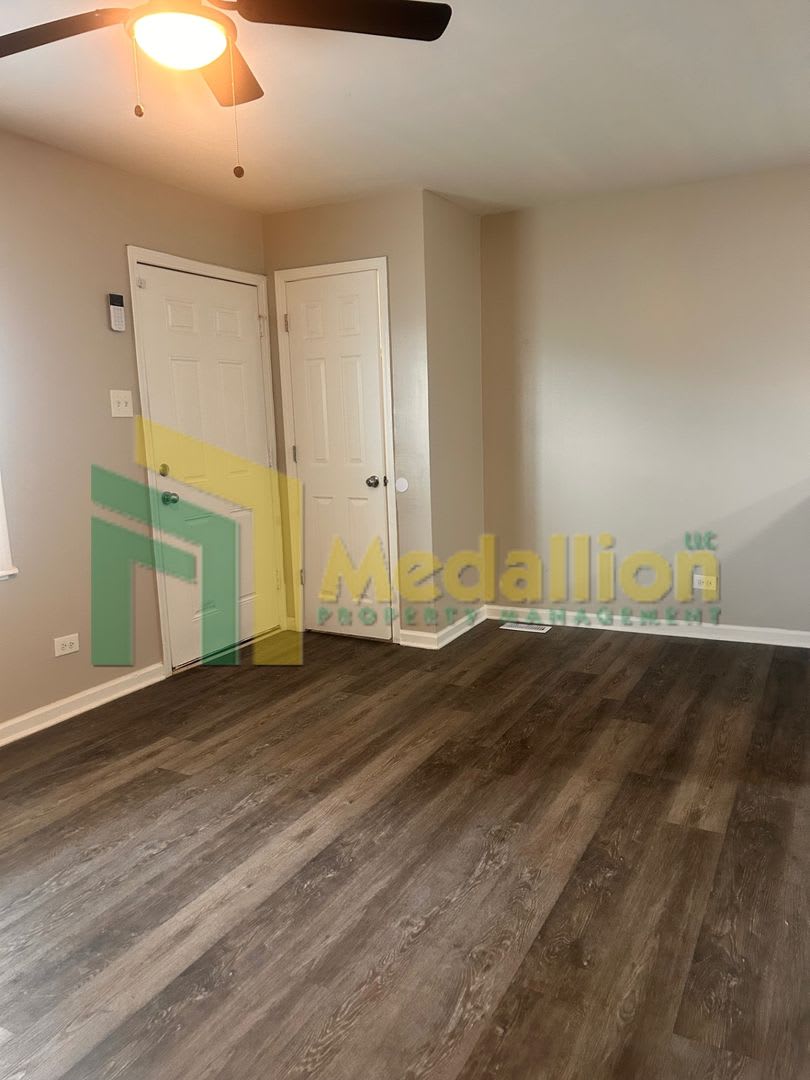 Updated 5-Bedroom Home on a Corner Lot – photo 3