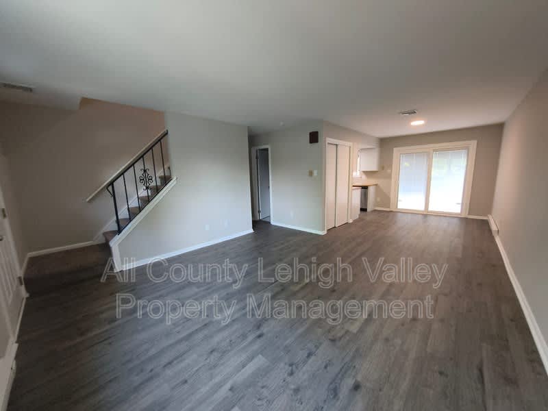 806 S Armour Dr – photo 3