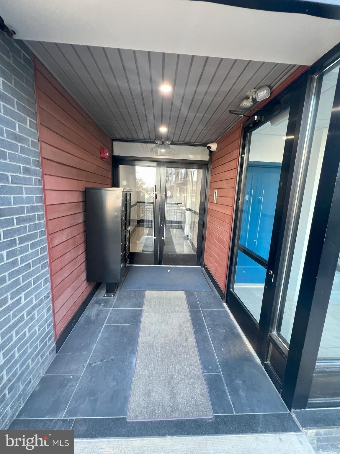 1611-15 RIDGE Avenue – photo 2