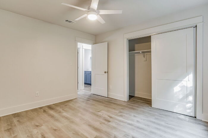 7203 Mobile Highway – photo 4