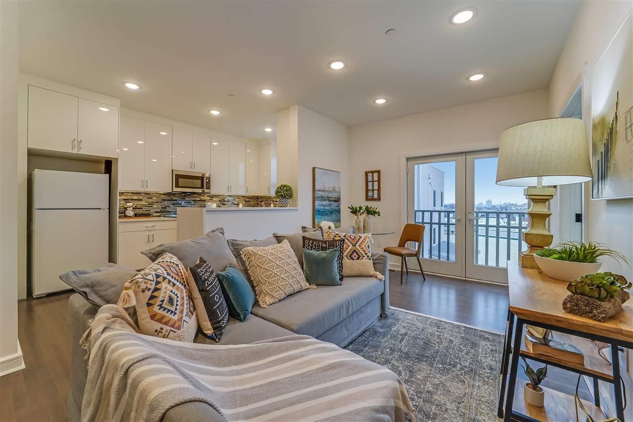 974 SUMMIT AVE – photo 1