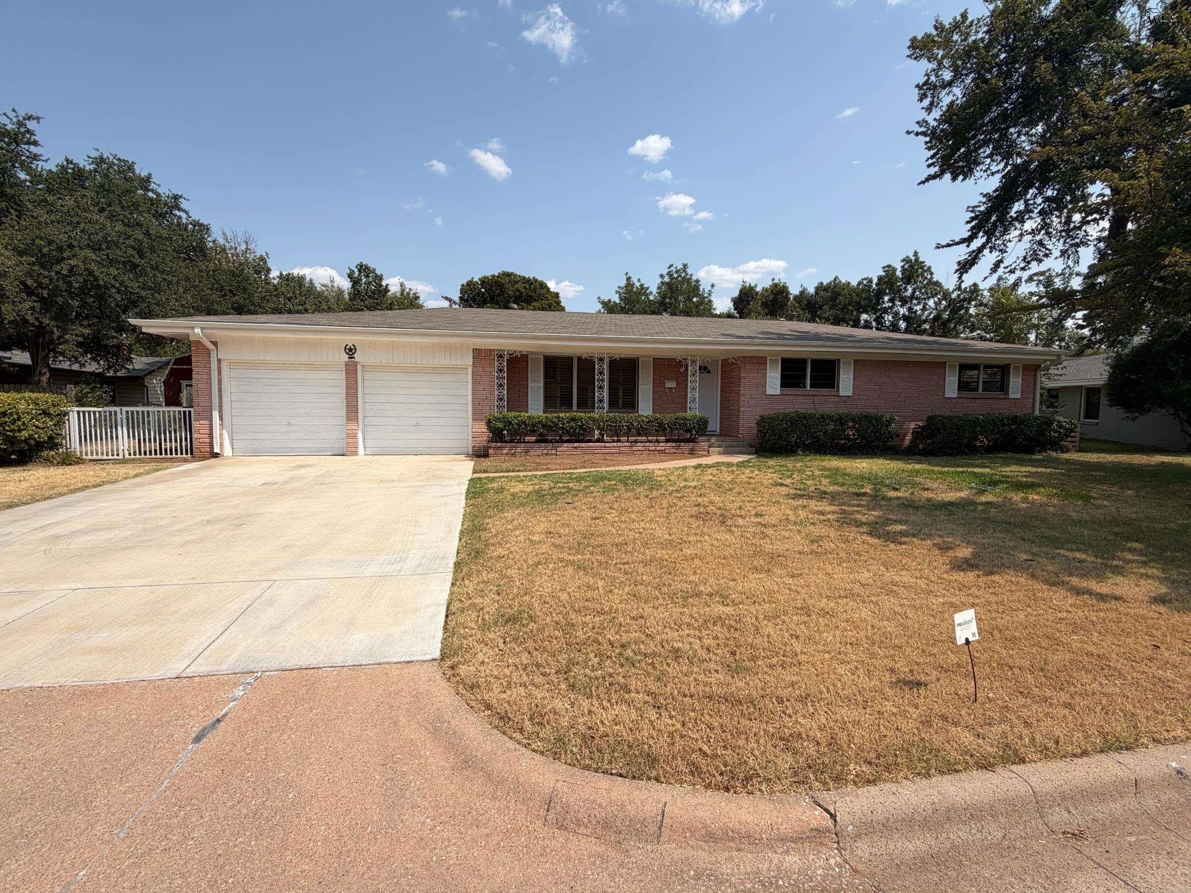 1547 Singleton Avenue – photo 2