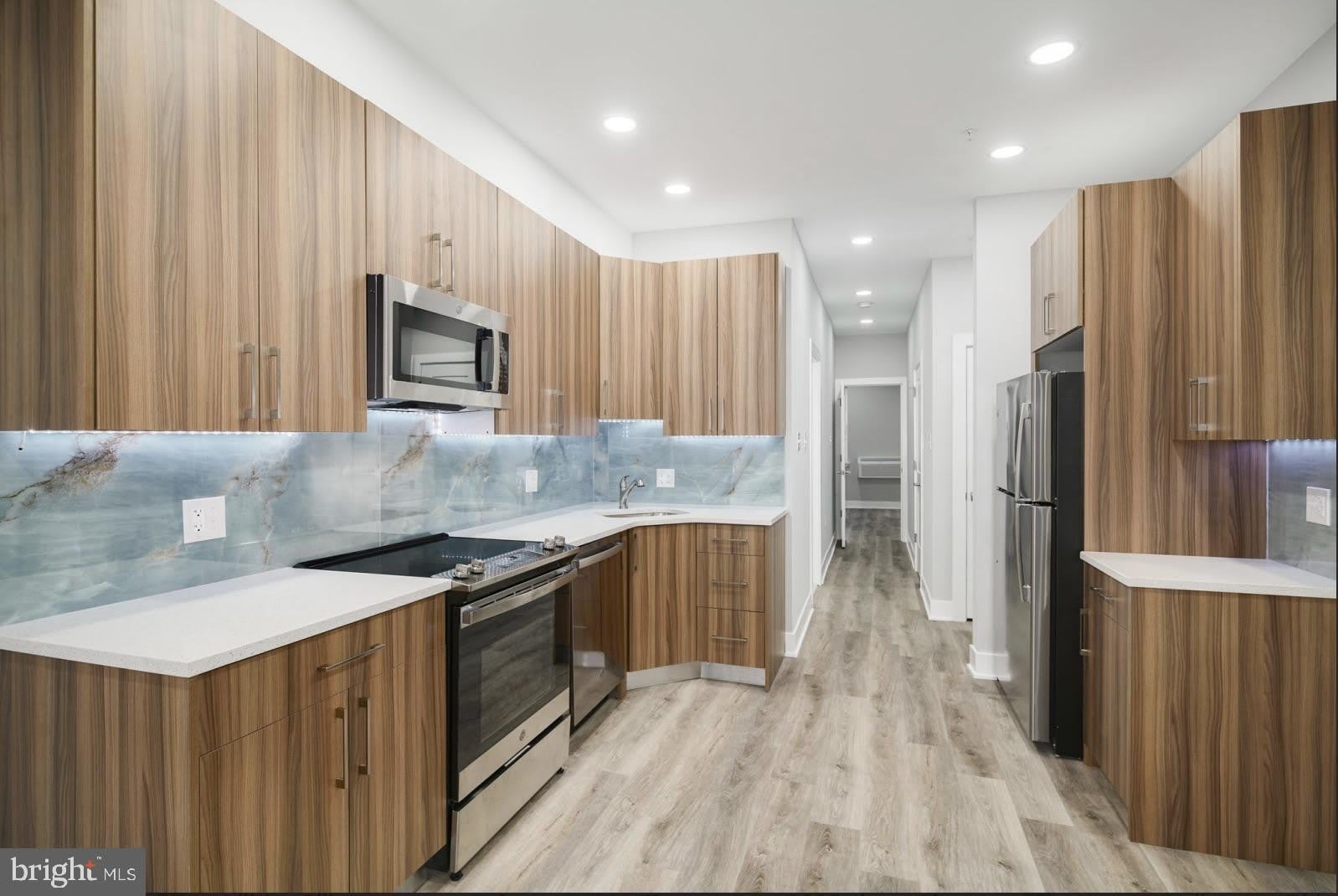 2950 KENSINGTON Avenue – photo 1