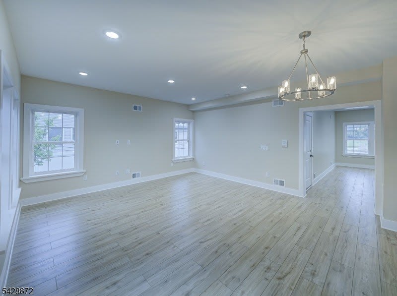 8 Travers Ave – photo 3