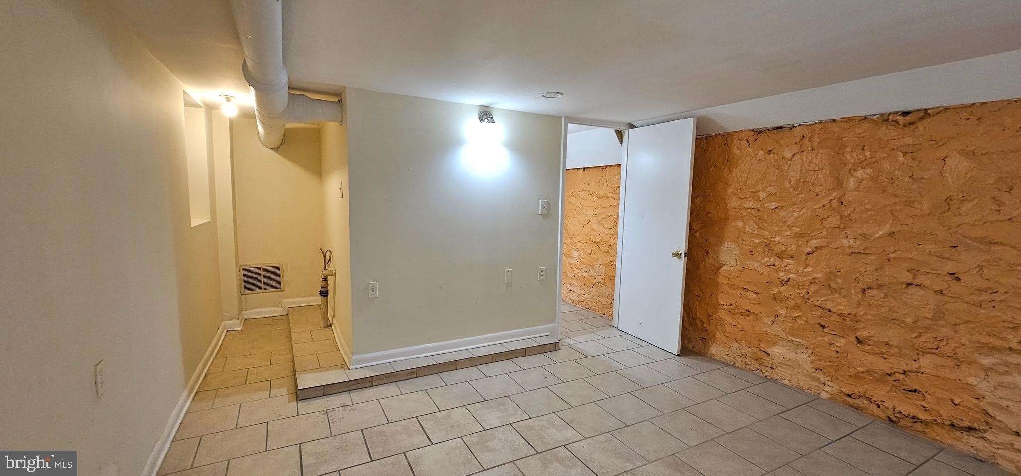 4031 GREENMOUNT Avenue – photo 5