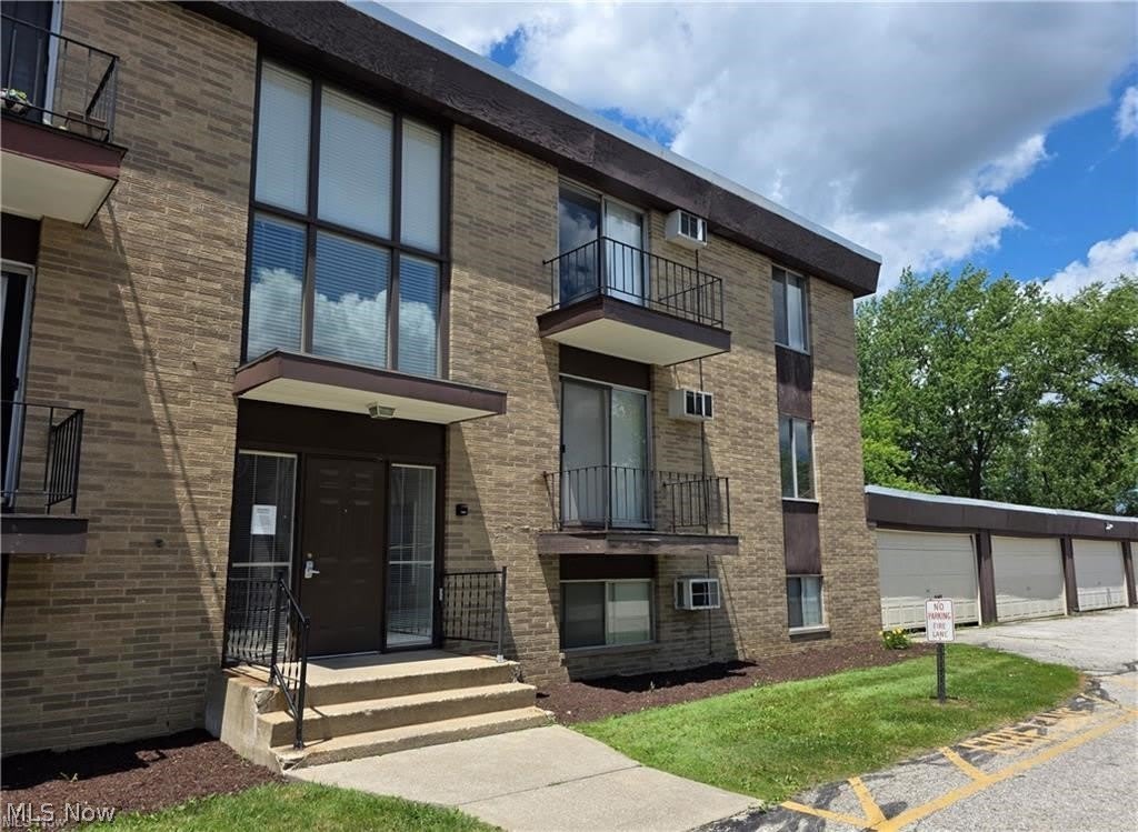 16101 Maple Park Drive – photo 2
