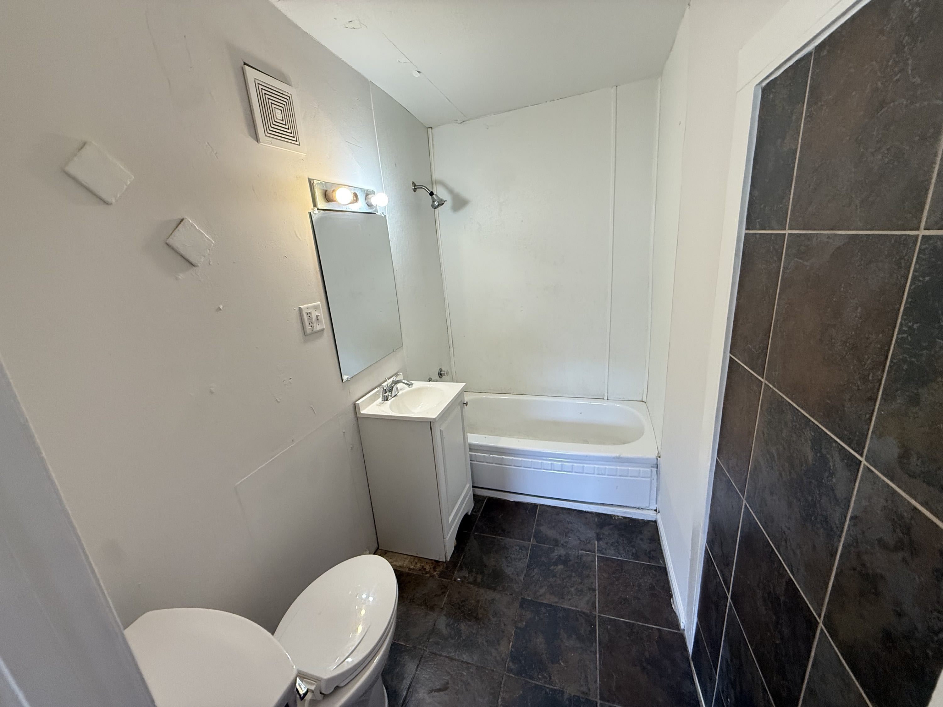 2511 Wilder StApt 3 – photo 4