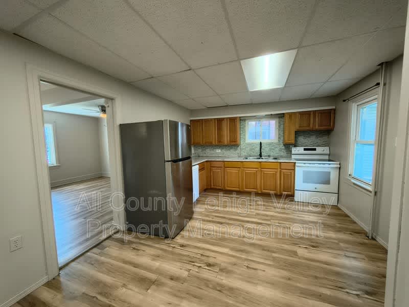 365 E. Prospect St. – photo 2